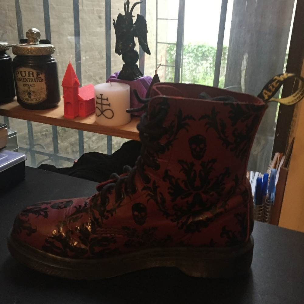 Doc Martens Skull Cassidy boots